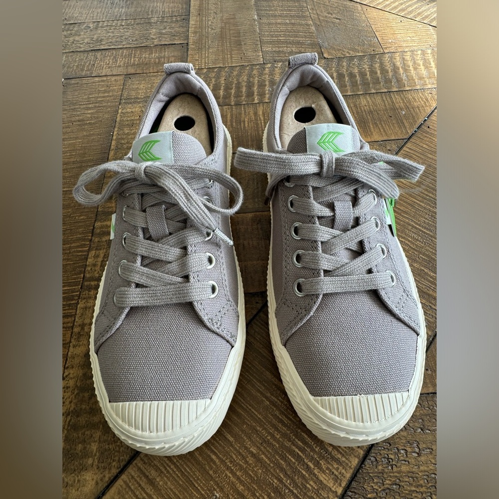 Cariuma OCA Low Canvas Sneaker